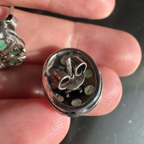 Natural emerald and ( Sterling silver?) earrings - Picture 11 of 16